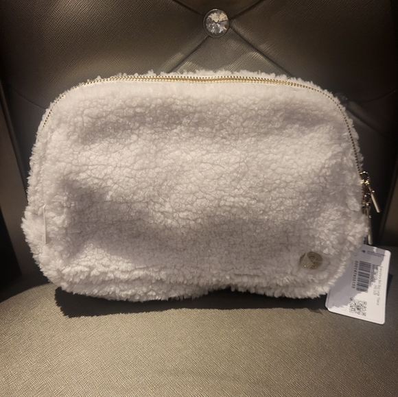 Everywhere Belt Bag Large 2L Fleece - Picture 1 of 10